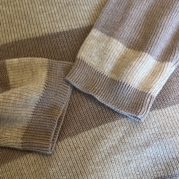 Women’s cold shoulder sweater. - Picture 3 of 5